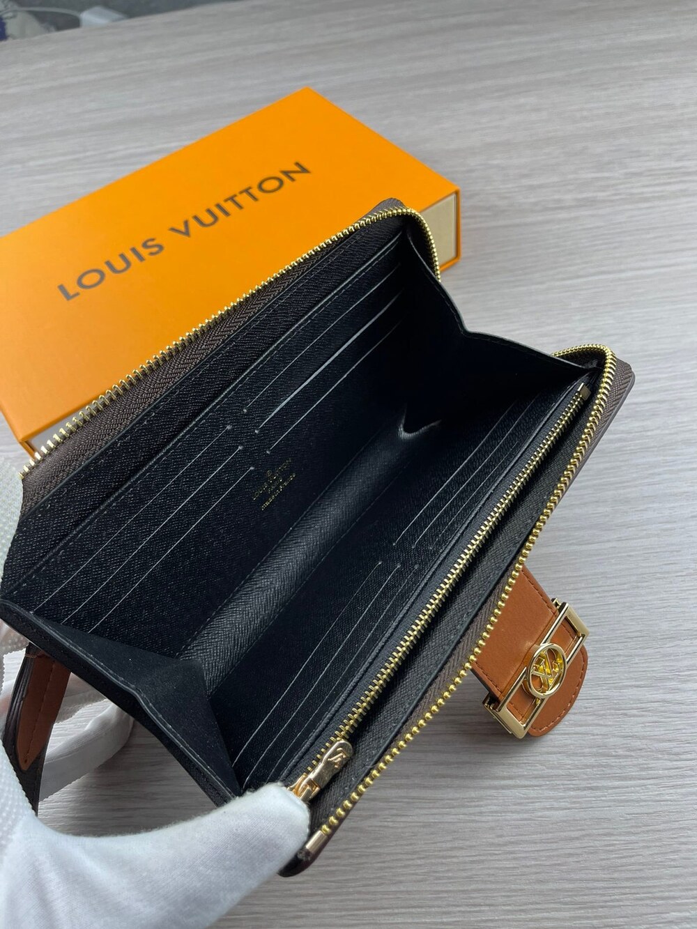 Louis Vuitton Dauphine Zip Around Wallet - Picture 7 of 8